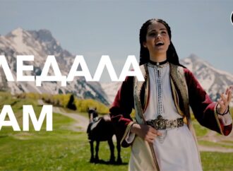 Гледала сам с Кома плава (Бранка Зечевић & Чеговић Музика)